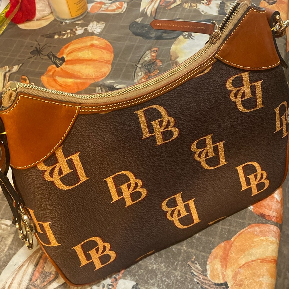 Dooney & bourke purse!